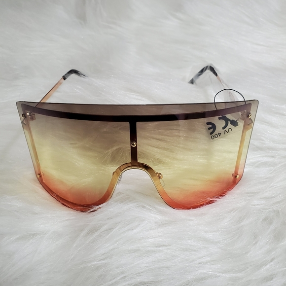 Stylz Closet Accessories - NWT Tint Brown Flat Top Shades